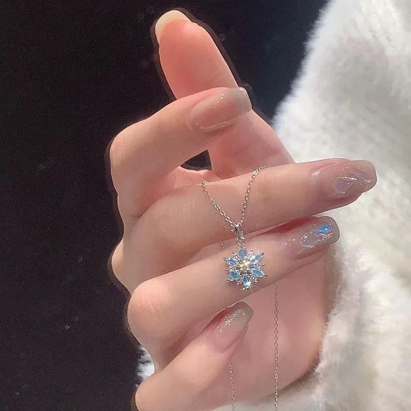 Women's Blue Zircon Snowflake Necklace: Trendy, Versatile Clavicle Chain Luxury Fashion Accessory