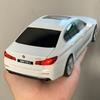 1:24 BMW 530LI Седан Легкосплавний Автомобіль Литі Моделі та Іграшкові Транспортні Засоби Модель Автомобіля Масштабована Модель Автомобіля Іграшка Для Дітей Подарунок на День Народження
