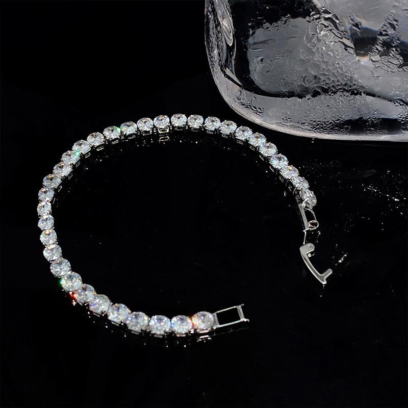 2025 Neues quadratisches Zirkonia-Armband: Elegante Luxus-Handkette für Damen