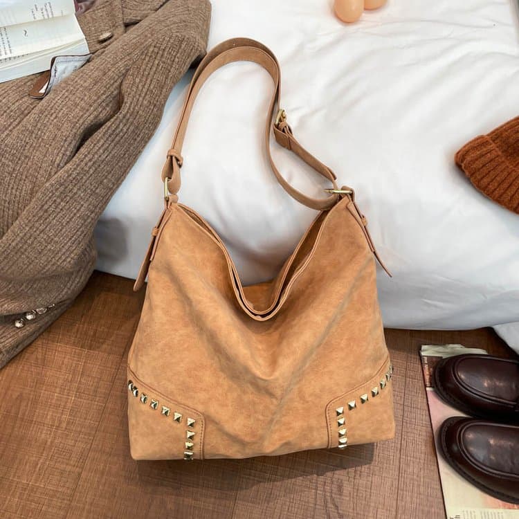 Rivet tote bag women's large-capacity commuter shoulder bag