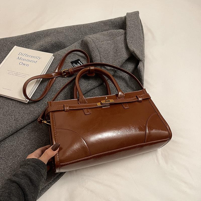 

Trend explosion British retro style high-end texture portable briefcase fashionable versatile commuter light luxury messenger women s bag