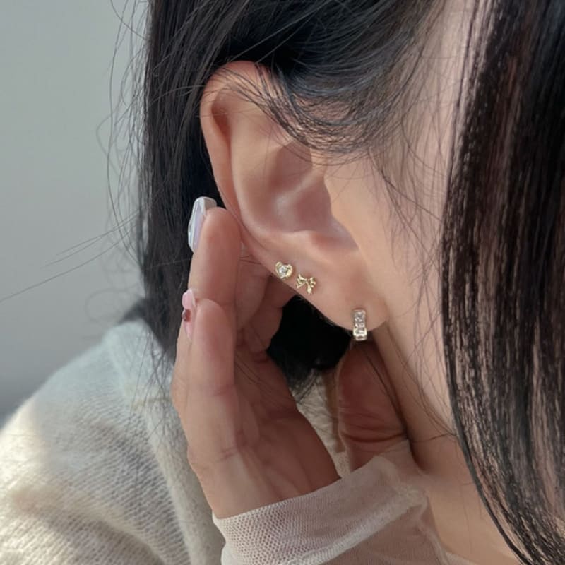 Youngglow 14k Mini Frill Ribbon Piercing