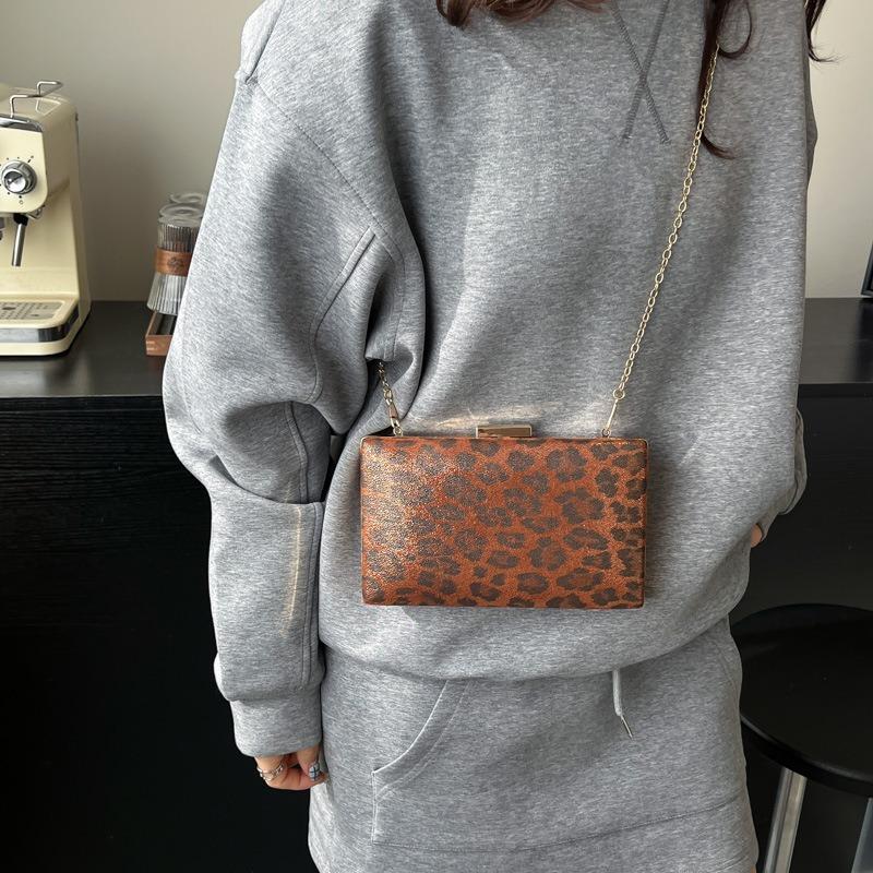 Retro fashion leopard print bag women's new niche versatile shoulder messenger bag chain commuter bag