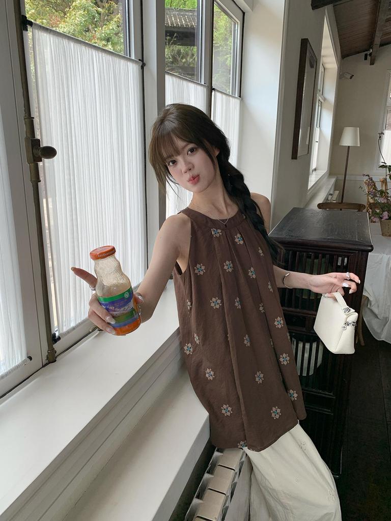Korean Chic Floral Halter Vest - 2025 Summer Style for Women: Petite Vacation Shirt