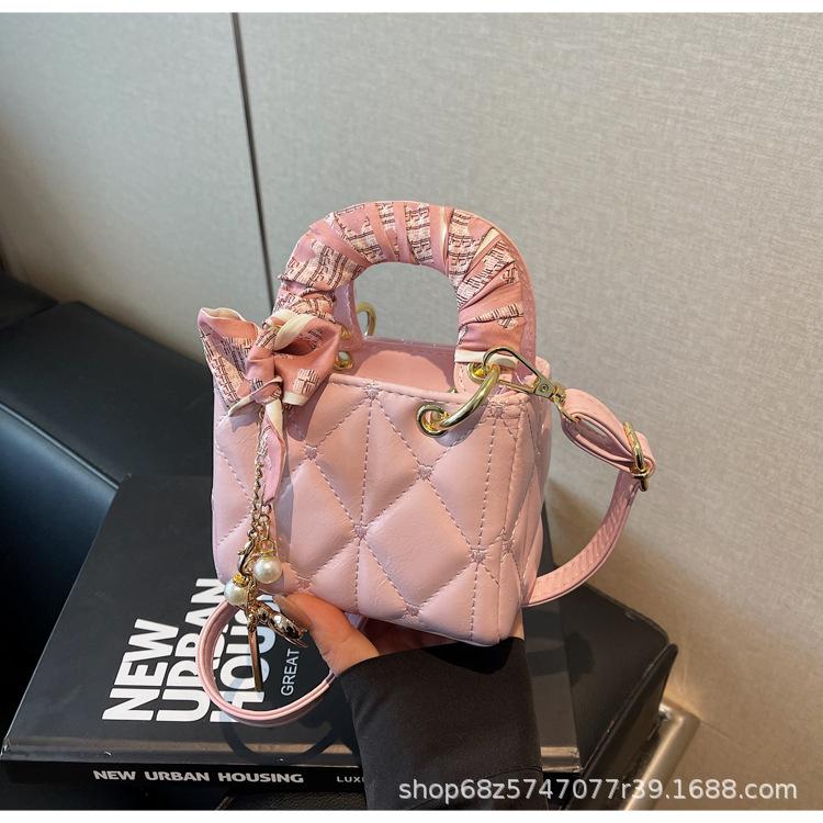 2025 new model, feeling foreign style, Princess Diana bag, women's Sen Meng trend trend line, diamond single shoulder handbag, messenger bag