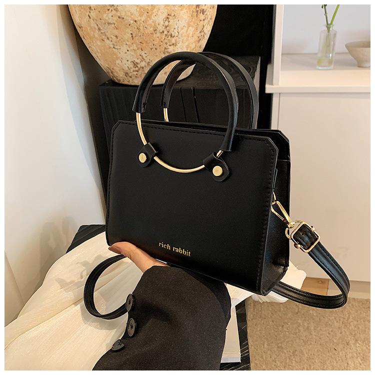 

Женская ретро маленькая квадратная сумка модная женская сумка 2024 лето новая простая повседневная сумка одно плечо сумка-мессенджер прилив чёрный