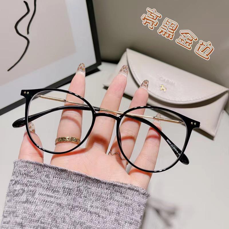 Trendy Oval Anti-Blue Light Glasses: Stylish Unisex Frames for Fashionable Men & Women, Suitable for Myopia.