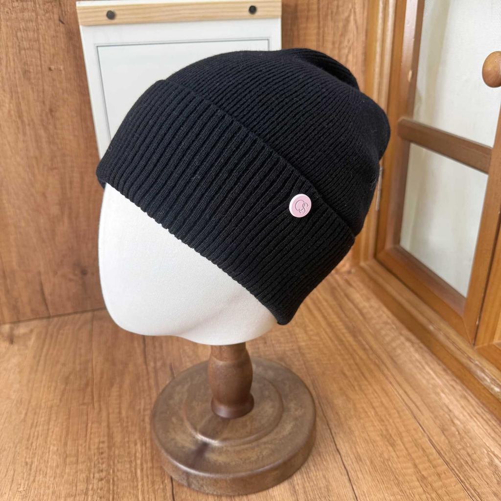 Minimalist wind, small buckle on the side, cold hat, autumn and winter vertical strip flanging knitted hat, soft waxy texture, temperature-locked woo