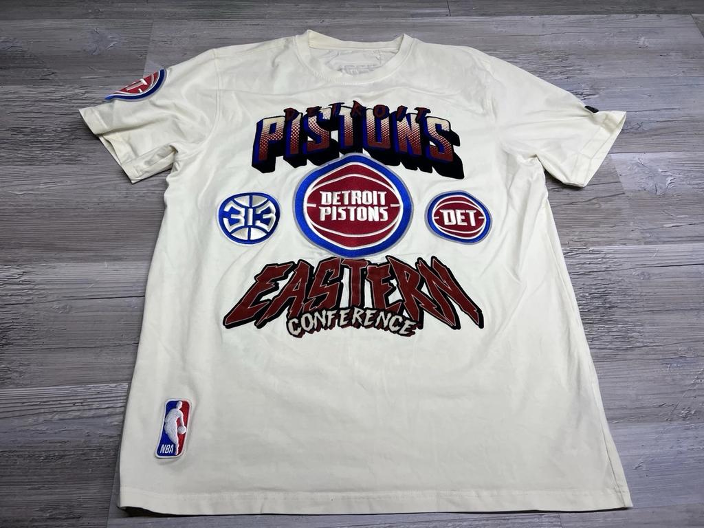 Detroit Pistons Eastern Conference T-Shirt Embroidered Patches Sz Large NBA Tee