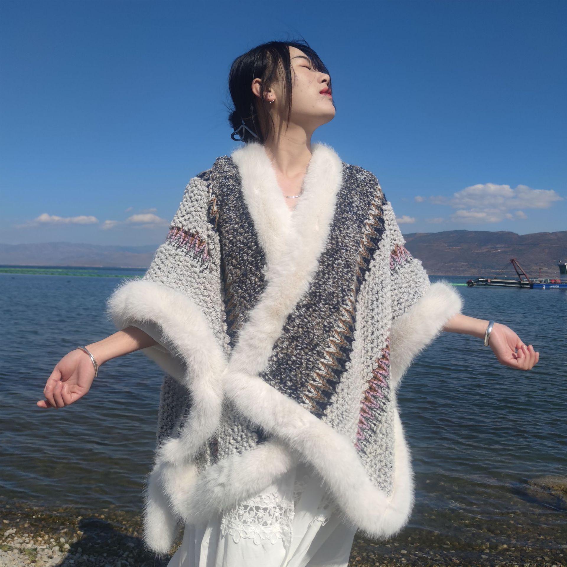 

Накидка из трикотажного полотна «Темперамент»