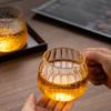Hohe Borosilikat-Spitzen-Teetasse mit vertikalen Streifen - Hitzebeständiges Glas mit Henkel für Zuhause oder Büro.
