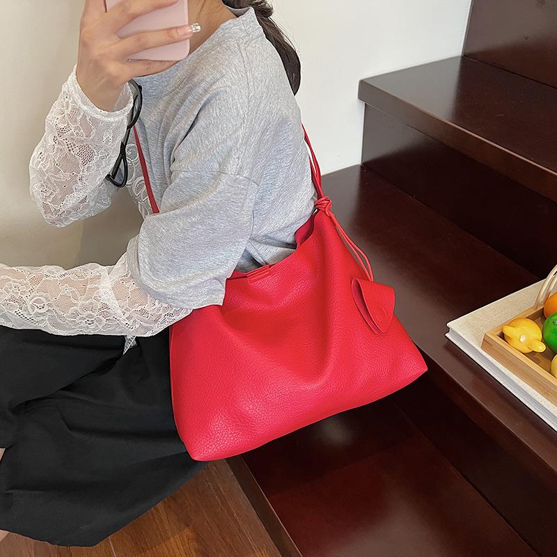 Large-capacity Commuter Tote Bag New Fashion Shoulder Bag Casual Versatile Underarm Bag