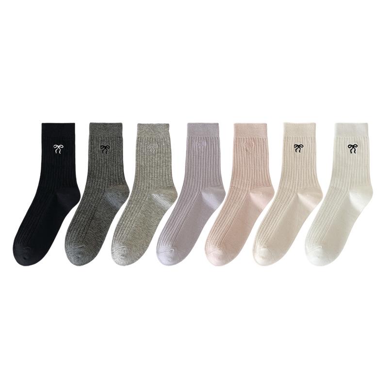 Girls' Mid-Calf Seamless Cotton Socks with Butterfly Embroidery - Wear-Resistant, Anti-Pilling, for Spring and Autumn