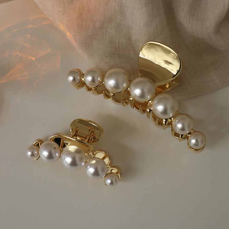 Korean Retro French Pearl Claw Hair Clip - Elegant Metal Hair Accessory for Women