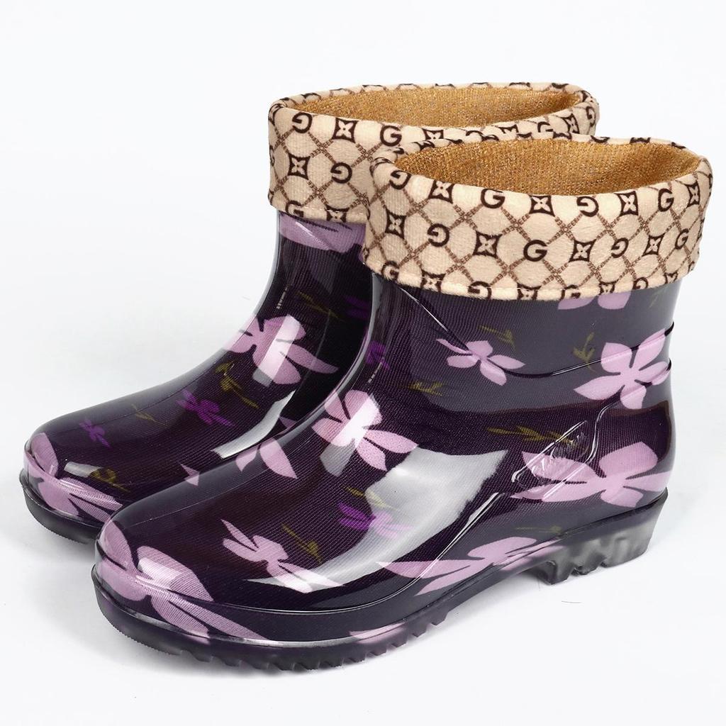 Women's Fashion Non-Slip Short Rain Boots, Waterproof Outdoor Rubber Shoes with Warm Cotton Lining.