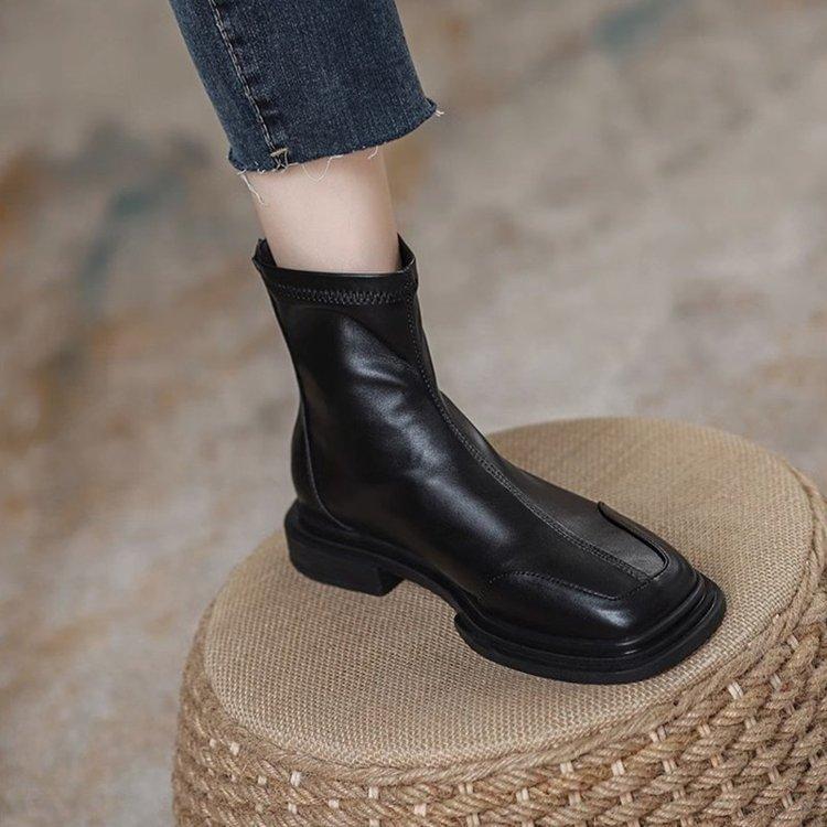 Retro British style women's 2026 autumn new low heel round toe soft leather super popular versatile Chelsea boots