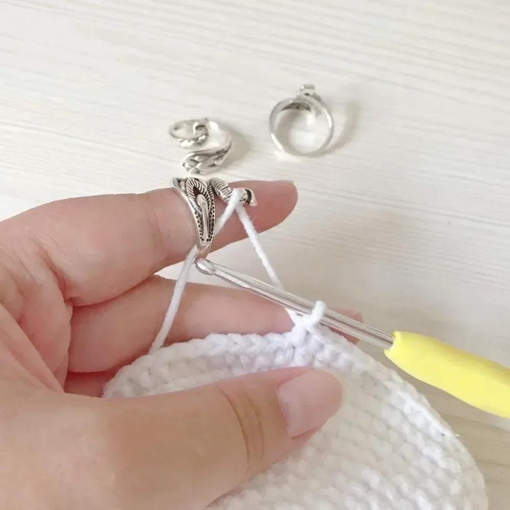 Beginner Knitting Crochet Hook Ring Adjustable Crochet Tension Cute Cat Ring Yarn Guide Finger Holders Thimbles Winder Tools