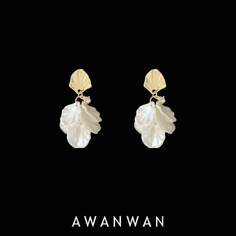 

Awan Wan Spring Flower ~ Fairy Young Adult Shell Element Petal Stud Earrings Fashionable Face Slimming Ear Clip A pair of stud earrings