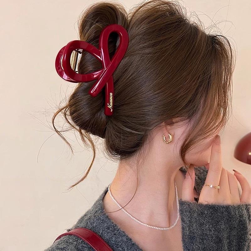 Nischen Hautaufhellende Rote Krallenklemme für Frauen - 2024 High-End Weihnachten Half-Updo Kopfschmuck