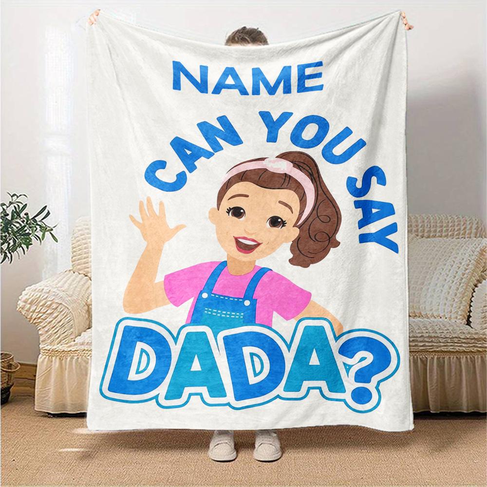 שם מותאם אישית גברת. שמיכה מודפסת בנושא רייצ'ל - מושלמת לספה, למיטה, לנסיעות ולשימוש בחוץ | ניתנת לכביסה במכונה, נעימה ועמידה.