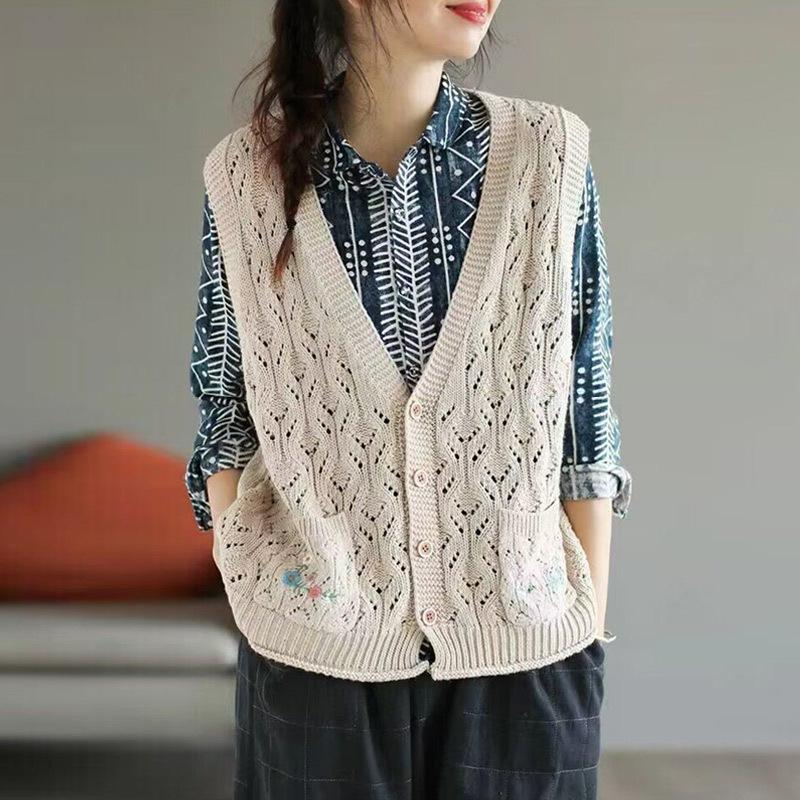 Spring and Autumn V-neck Knitted Vest Top Casual Retro Hollow Pocket Embroidered Sweater Vest for Women