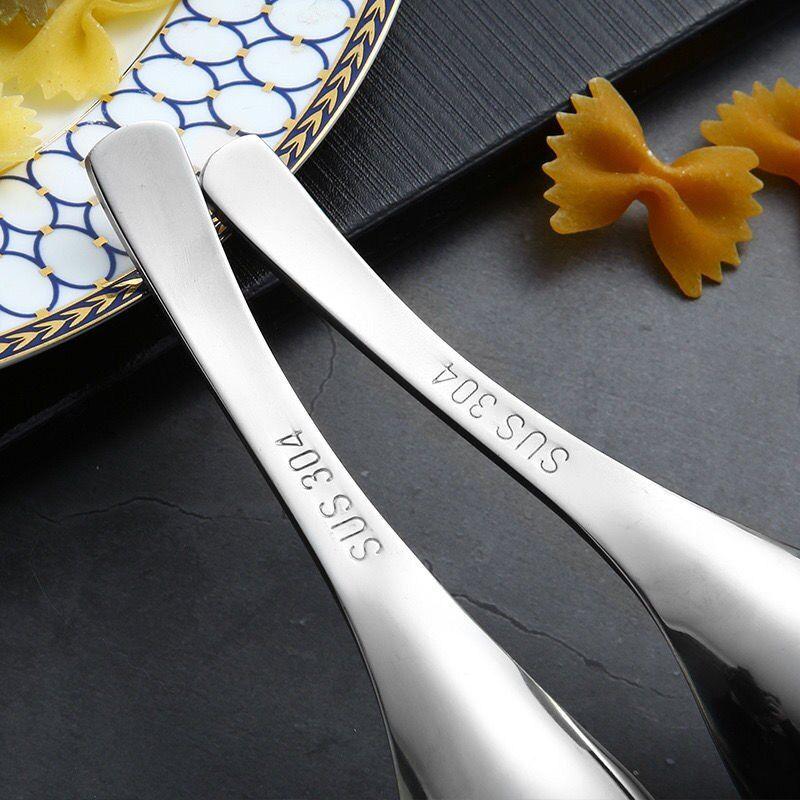 304 Stainless Steel Spoon for Household Use, Food-Grade, High Temperature Resistant, Non-Slip Soup Spoon for Children and Adults, Soup Spoon