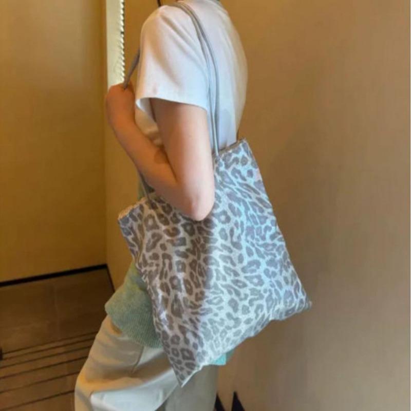 Casual leopard print bag women's new lightweight and versatile commuter shoulder bag fashionable tote bag