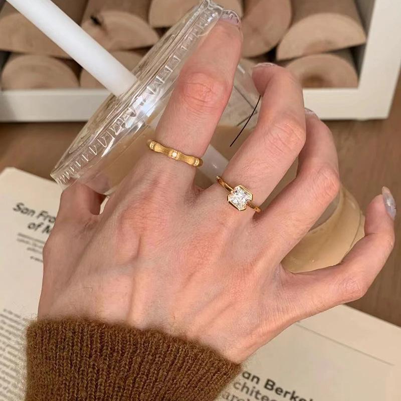 Anillo Liso de Diamantes Para Mujer, Con un Diseño de Lujo Ligero y Nicho, Anillo Versátil para el Dedo Índice, Sensación de Alta Gama, Exquisita Abertura de Anillo Ajustable