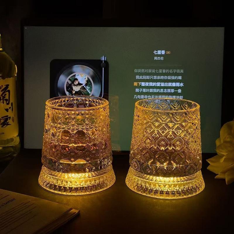 Szklanka do whisky obrotowa 280 ml Kreatywna Kryształowa Premium Kubek do piwa Str Reliefowa Szklanka do likieru z podstawką Forma do drinków prostych Kieliszek do wina