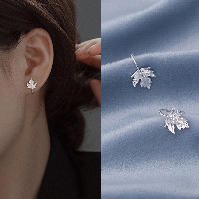 Sweet Maple Leaf Dangle Earrings: Versatile Fashion Ear Hooks for Women, Trendy and Creative Design