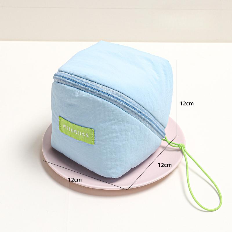 

Macaron Ins Style Minimalist Cloud Makeup Bag Color Blocking Travel Portable Large Capacity Cute Storage Bag светло-синий