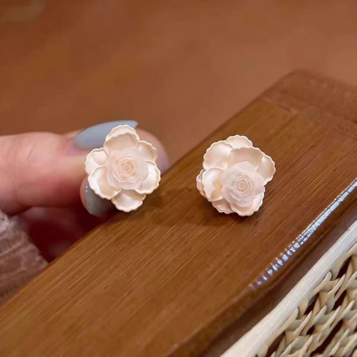Pink Flower Stud Earrings: Sweet, Fresh, Elegant, Simple, with a Unique Design. Forest Style, Fashionable, and Versatile.