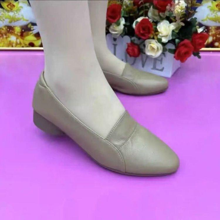 

Soft leather single shoes pointed women s shoes 2025 spring new versatile flat bottom shallow mouth small leather shoes comfortable soft sole mother s 41