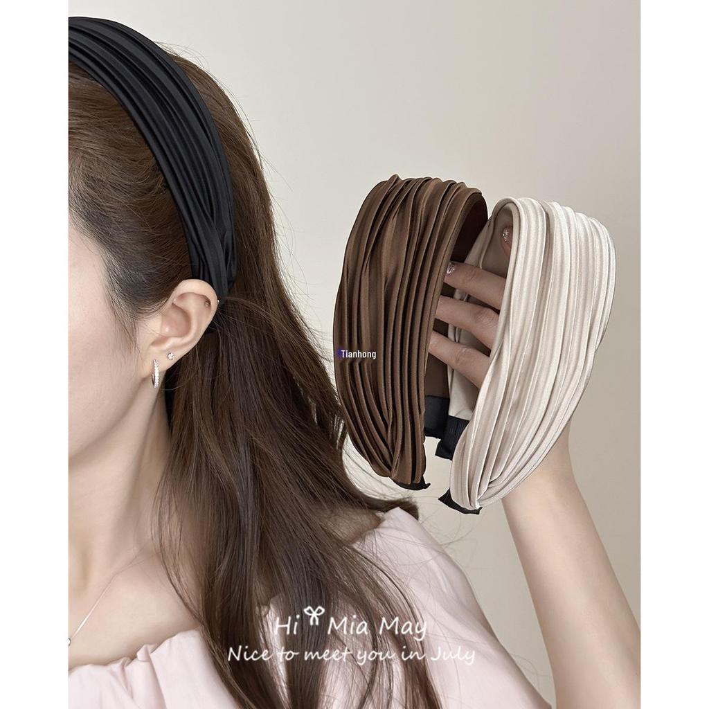 2025 Trendy Black Pleated Wide-Brim Headband for Women - Sporty & Chic Hair Accessory