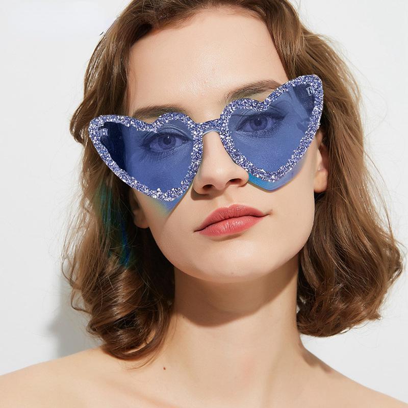 

Женские солнцезащитные очки Защита от солнца Защита от ультрафиолета Мода Личность Ретро Любовь Алмаз в мусоре Солнцезащитные очки Уличная стрельба Путешествия Очки для вождения