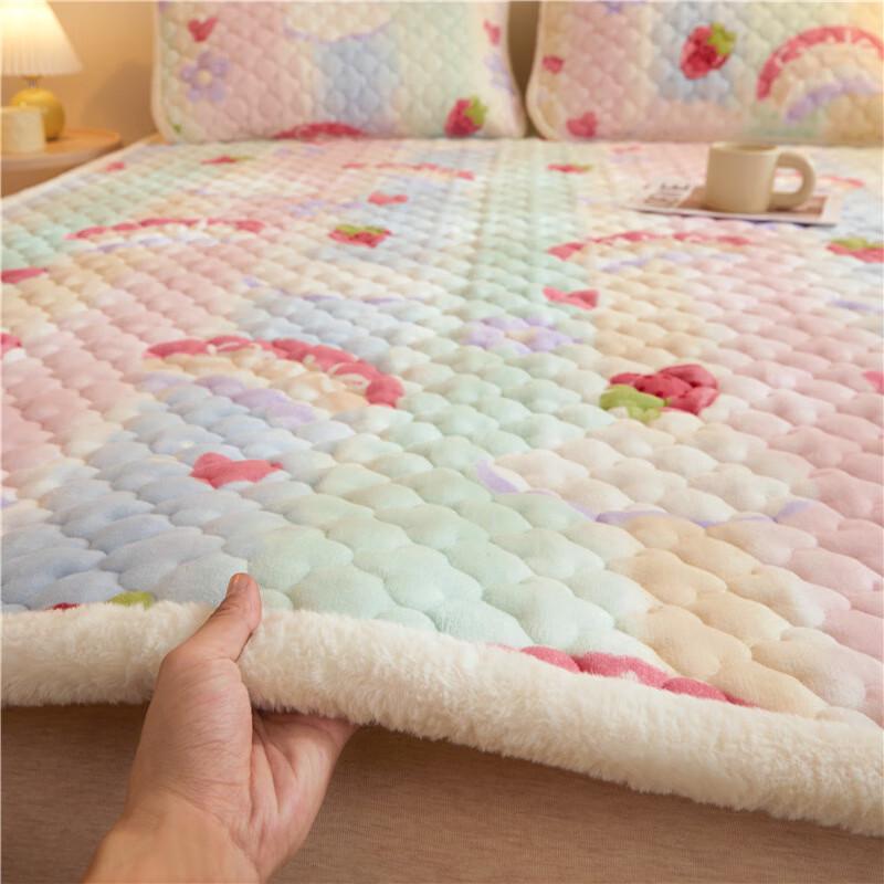 Nu Feng Rainbow Strawberry Milk Velvet Mattress Pad