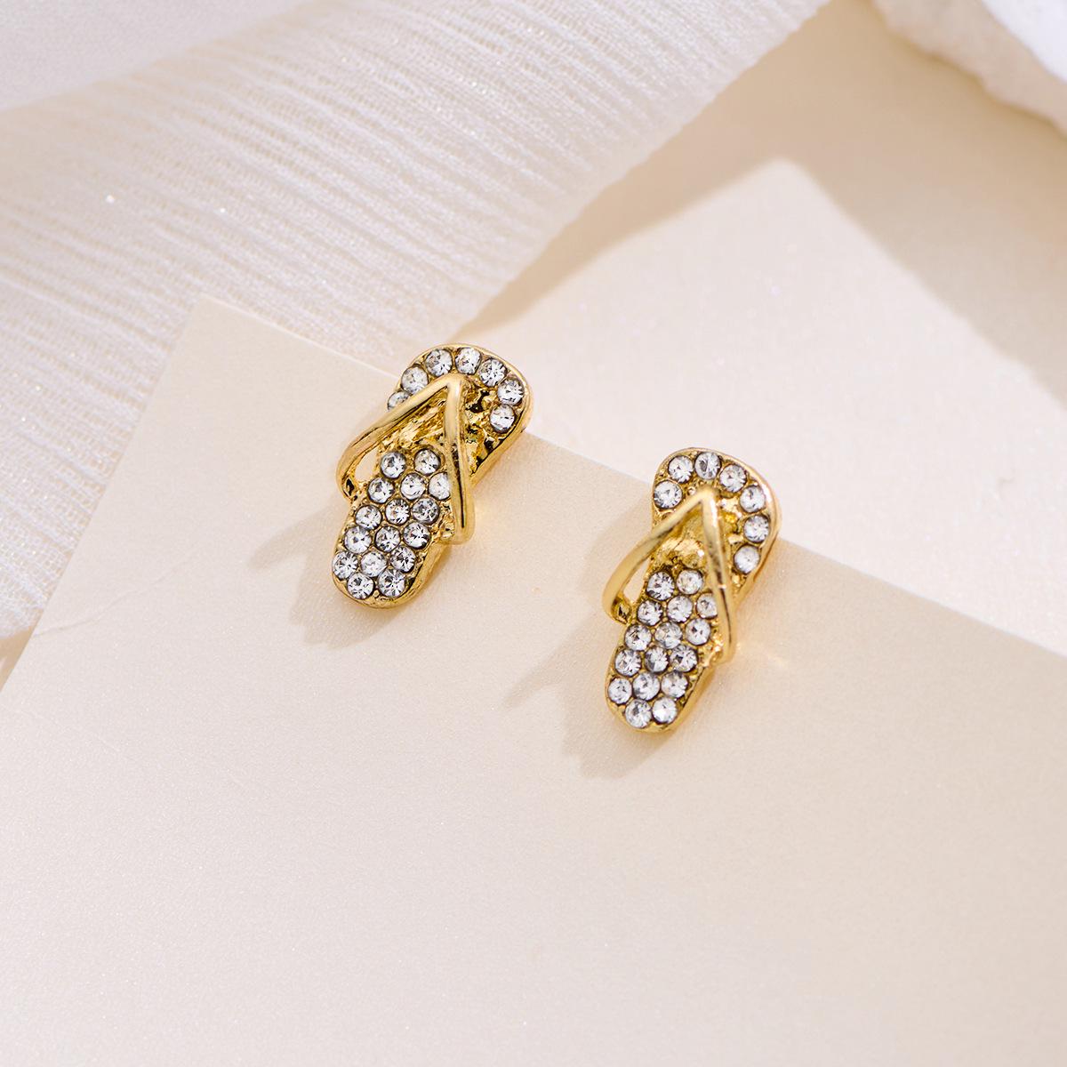 

Серьги-пусеты «Серебряные туфельки с цирконами микропаве» - Японский и корейский стиль