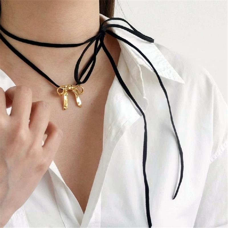 Unique Bowknot Necklace Adjustable Statement Necklace Pendant Necklace Alloy Material Suitable for Special Occasions