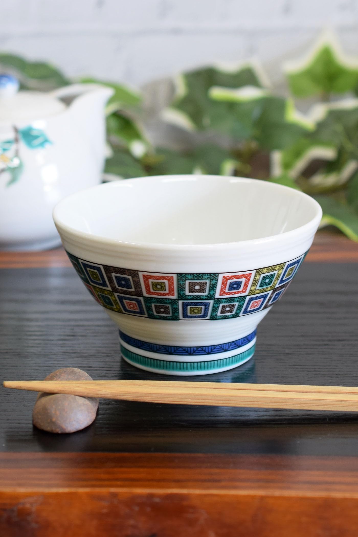 

Waza no Kura Kutani Ware Sendan Rice Bowl, Stone-Paved Design, Ceramic, Stylish Japanese Tableware, Perfect for 70th Birthday Gifts