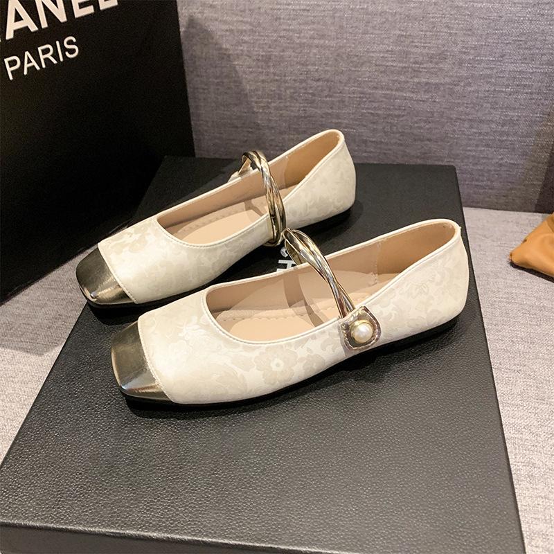 

French Mary Jane shoes 2025 new summer temperament flat bottom versatile Chinese style square head word shallow mouth single shoes 40