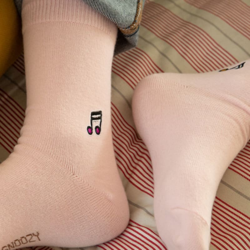 SNOOZY Musical Note Embroidered Socks (Pink)