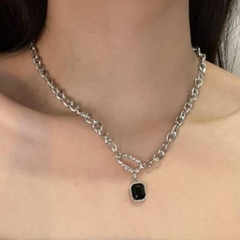 Wind Pearl Necklace Female Versatile Niche Design High-end Light Luxury Collarbone Chain Love Pendant Jewelry