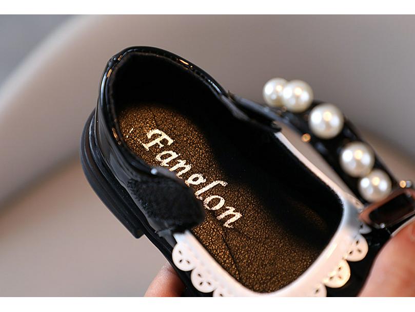 Girls' Black Leather Soft Sole Princess Shoes - Stylish Performance Footwear for Small to Medium Children
