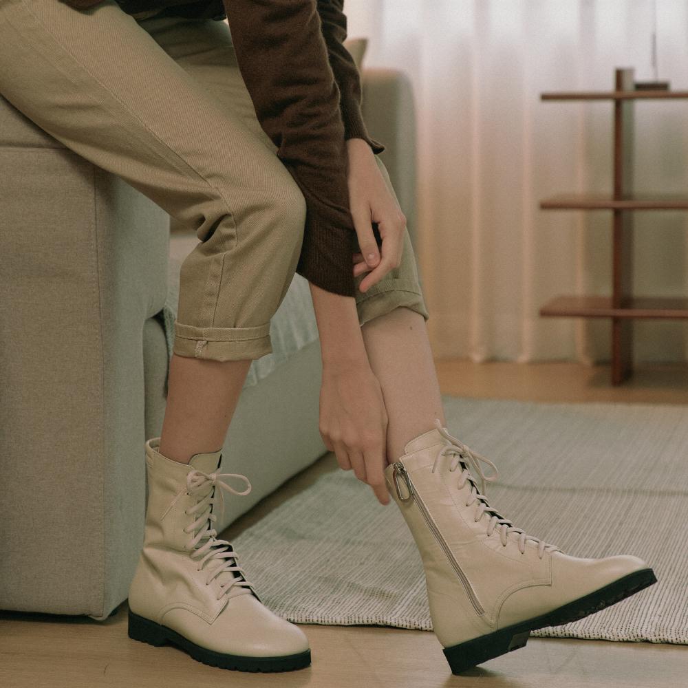 Kerrijade Flat Walker Boots_Ivory