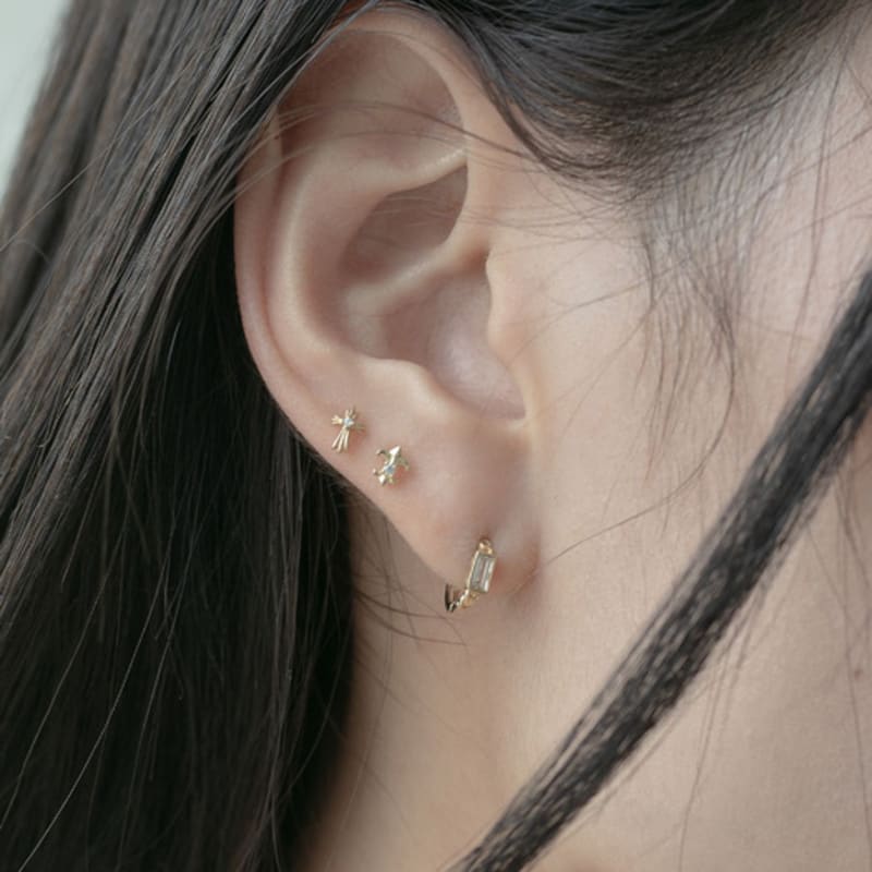 Youngglow 14k Antique Cross Cubic Piercing