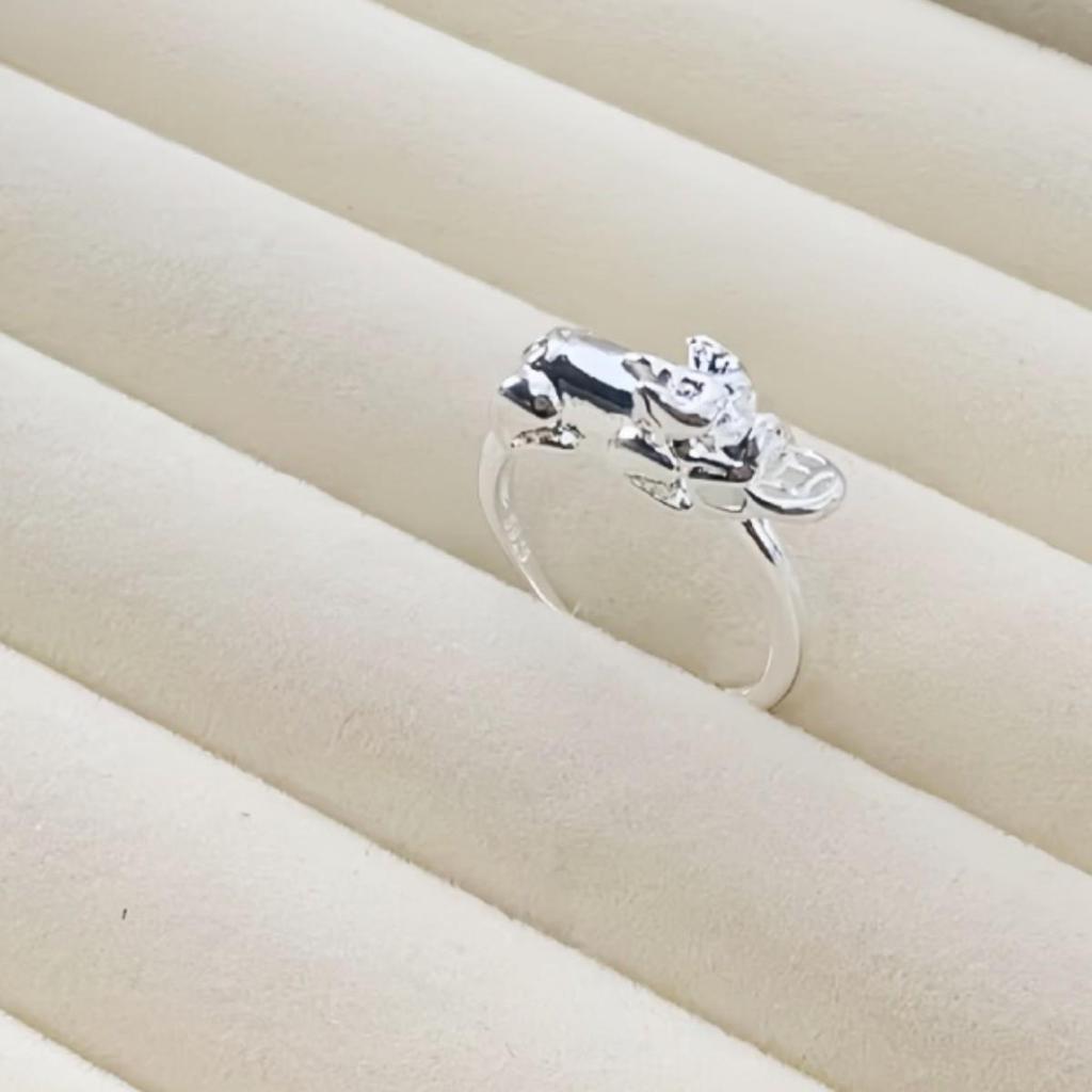 Ethnic Style Pixiu Coin Ring for Men and Women: Fashionable Silver Wealth and Luck Opener.