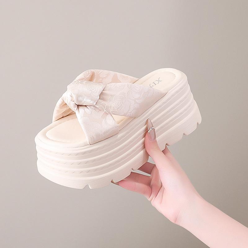 

Thick-bottomed muffin slippers for women in summer 2025, new retro ethnic style cross belt, small man showing height, cool slippers for women 34