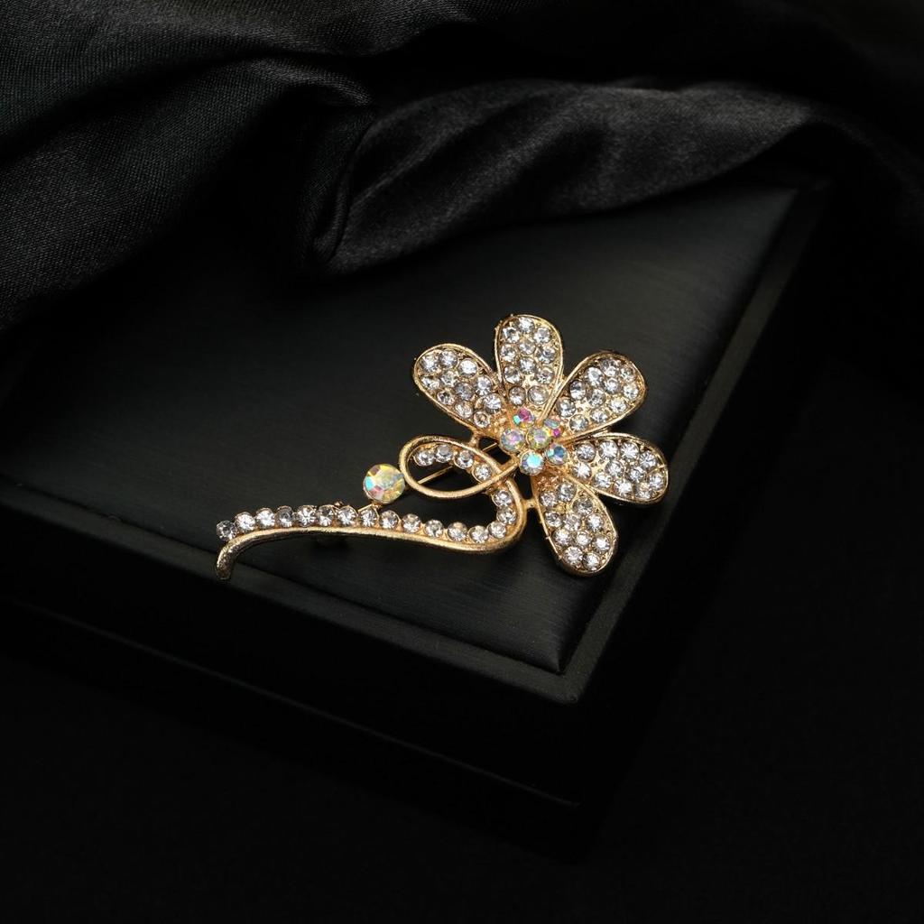 Gold & Diamond Vintage Butterfly Brooch - Versatile Women's Pin Jewelry