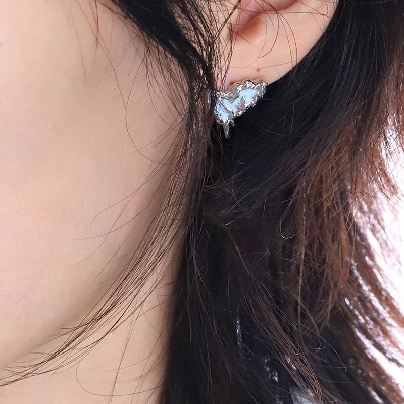 Irregular Heart Stud Earrings - Women's Fashionable Asymmetrical Needle Accessories