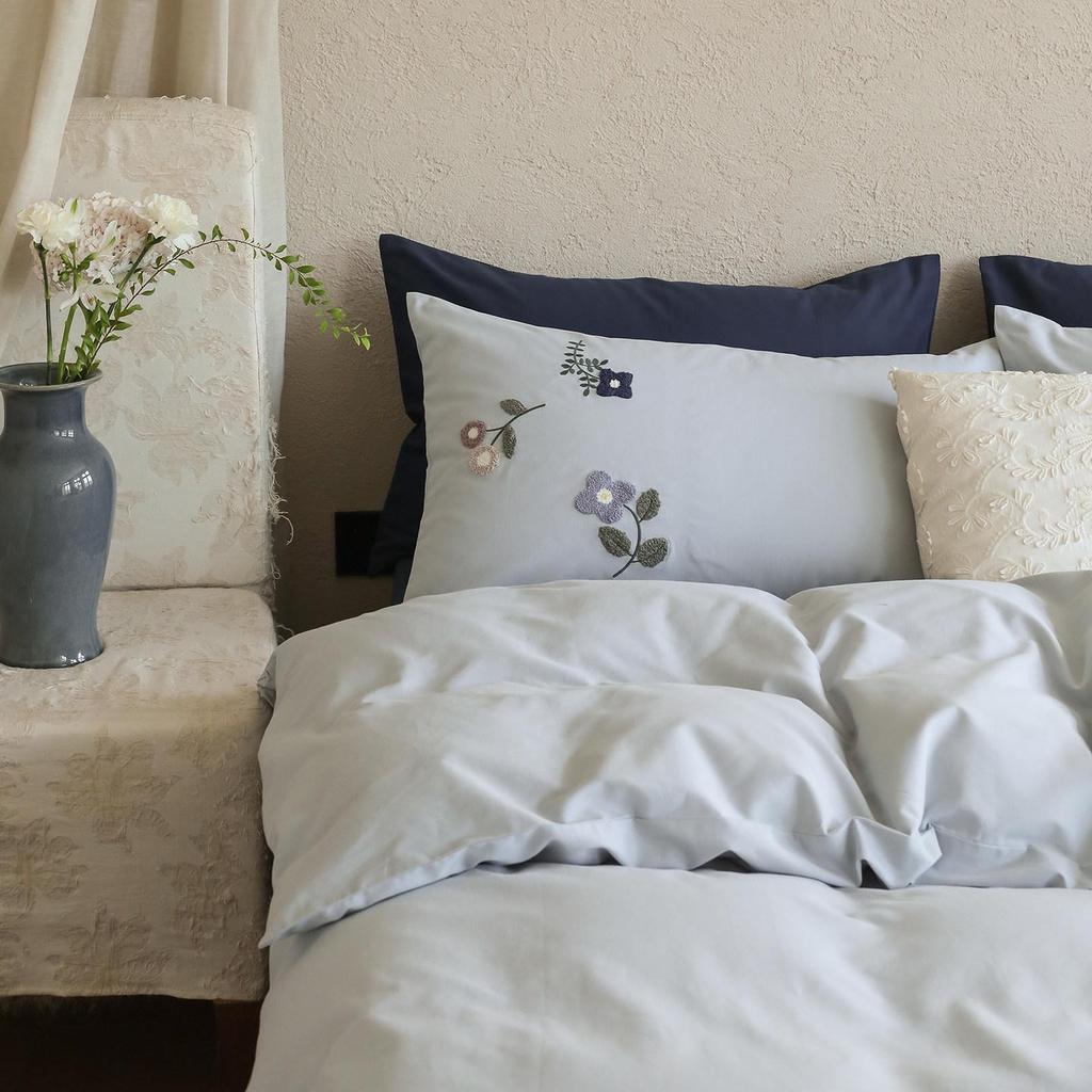 Elegant Blue Embroidered All-Cotton Bedding Set - Cozy and Thick for Autumn and Winter